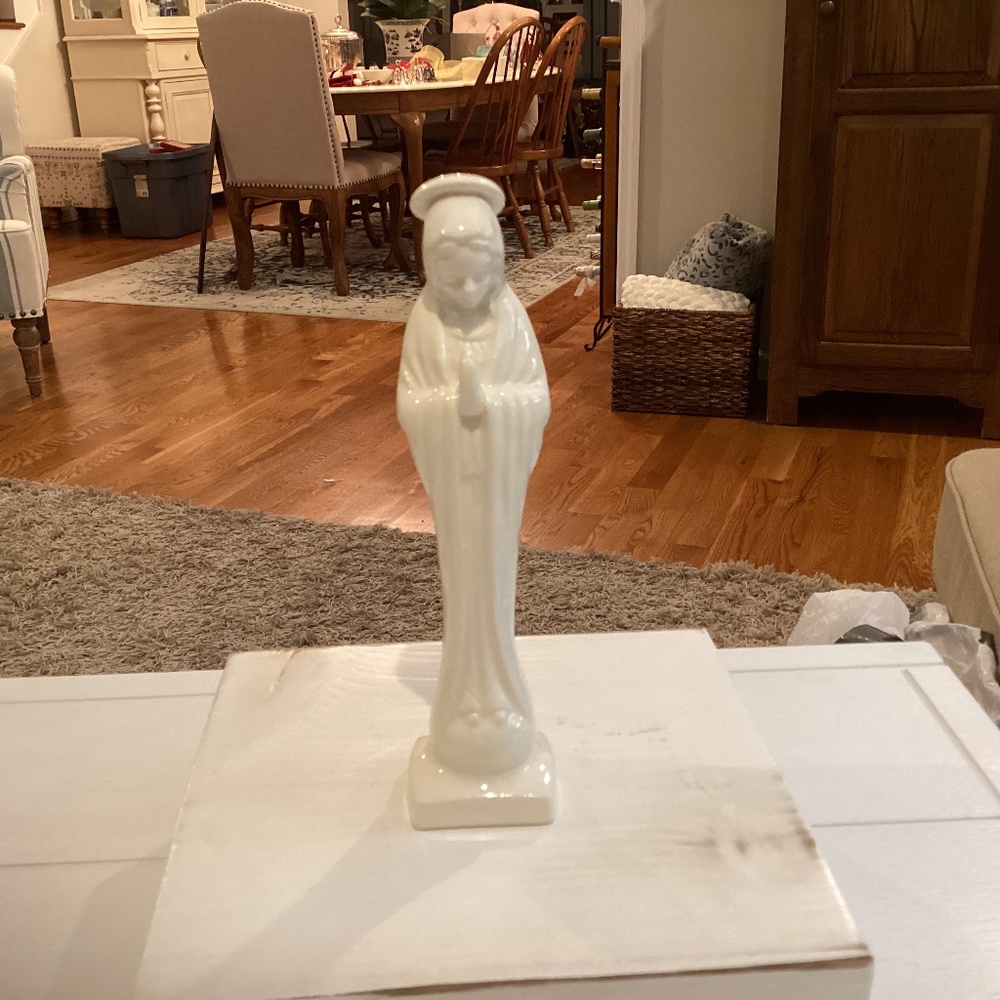 Lee Wards (Japan) Madonna Porcelain Figurine